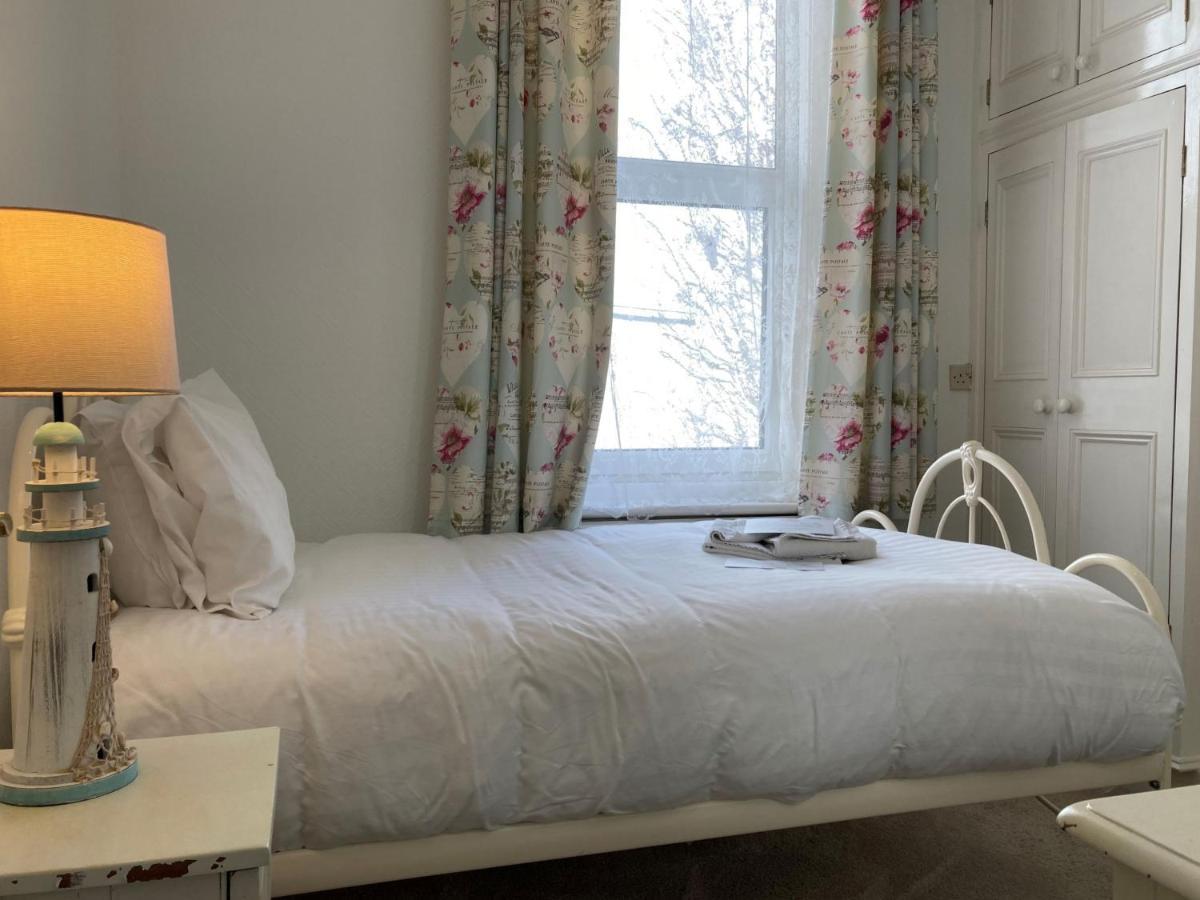 ヴェントナーFlat 2, 1 Alexandra Gardensアパートメント エクステリア 写真
